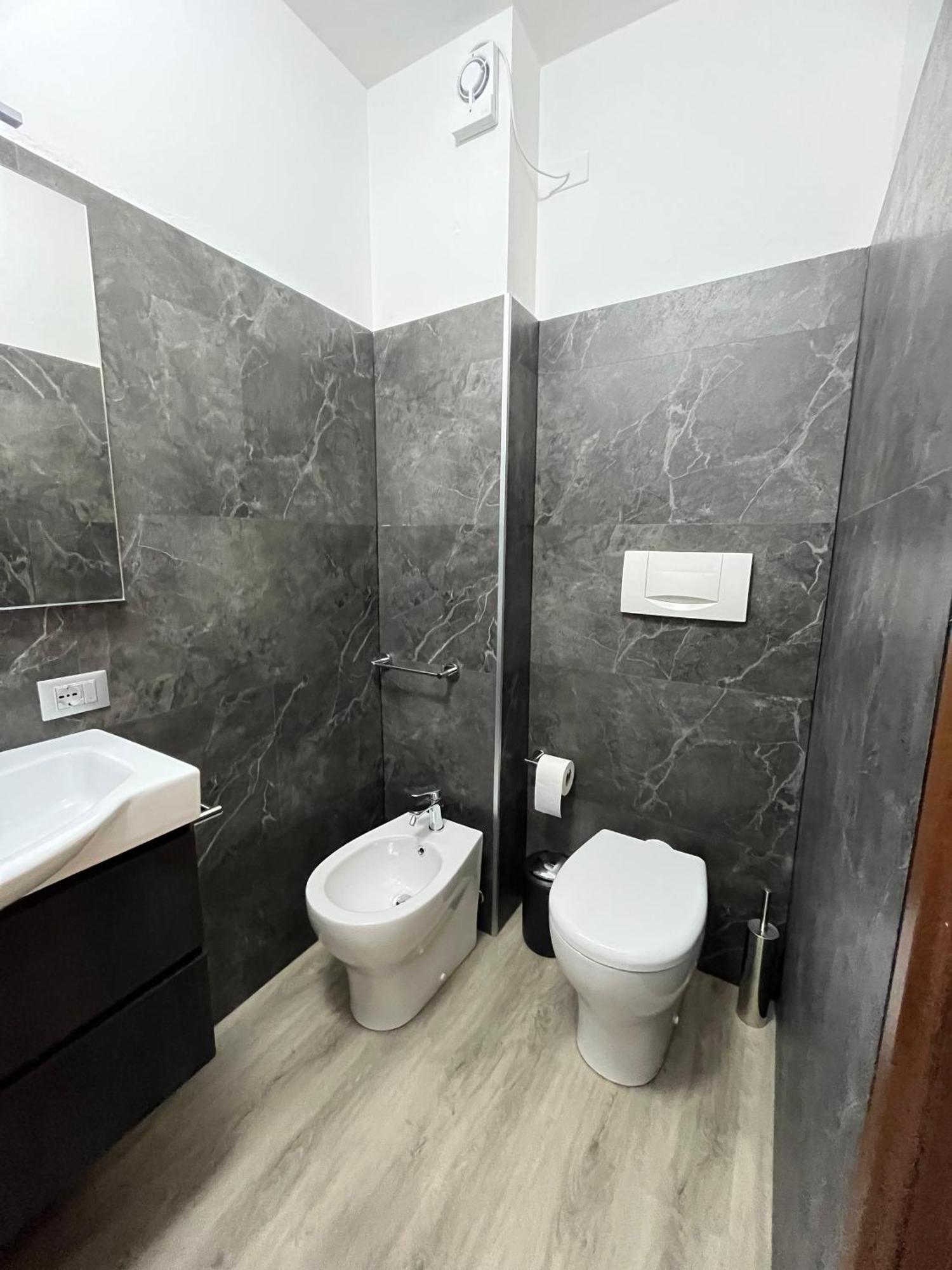 Biri'S House Apartment Reggio Emilia Luaran gambar